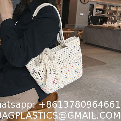 New Large Straw Raffia Handbag For Women 2 Colors Casual Beach Bag Handmade Crocheted Wicker With Open Closure Chain Decoration