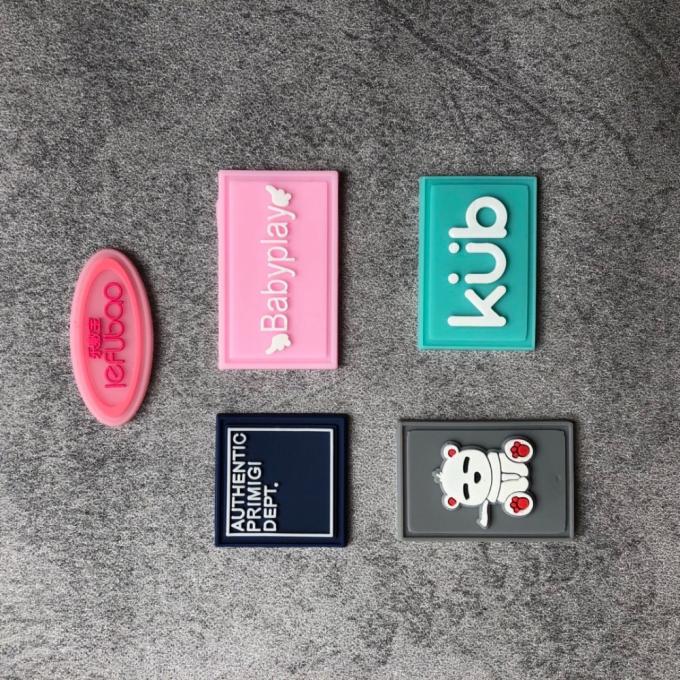 برچسب هانگ تگ چاپ شده با فویل طلا با کیفیت بالا برچسب های محصول پوشاک برند سفارشی کاغذ سفارشی، برچسب هانگ تگ لباس با نخ صورتی 15